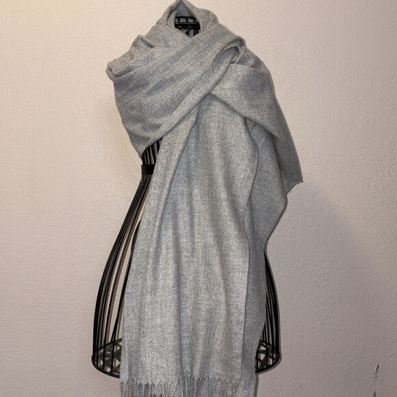 NWT Liz Claiborne blanket wrap scarf gray - Picture 1 of 3